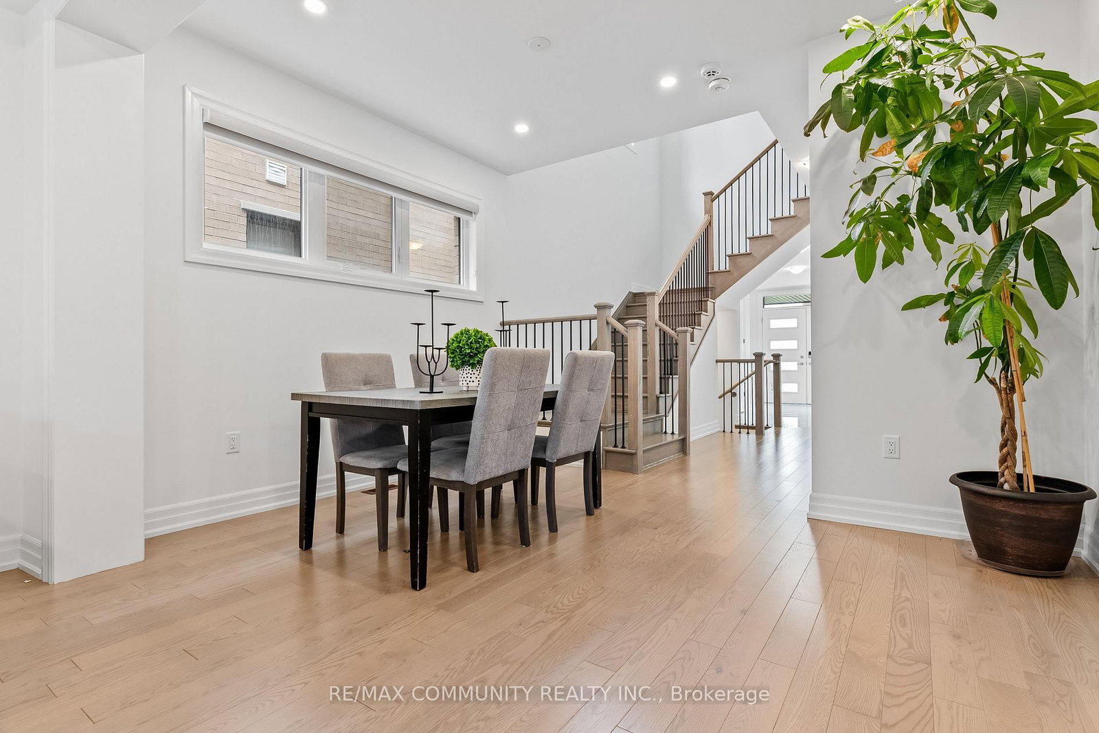 2879 Foxden Square • Pickering, ON photo 6