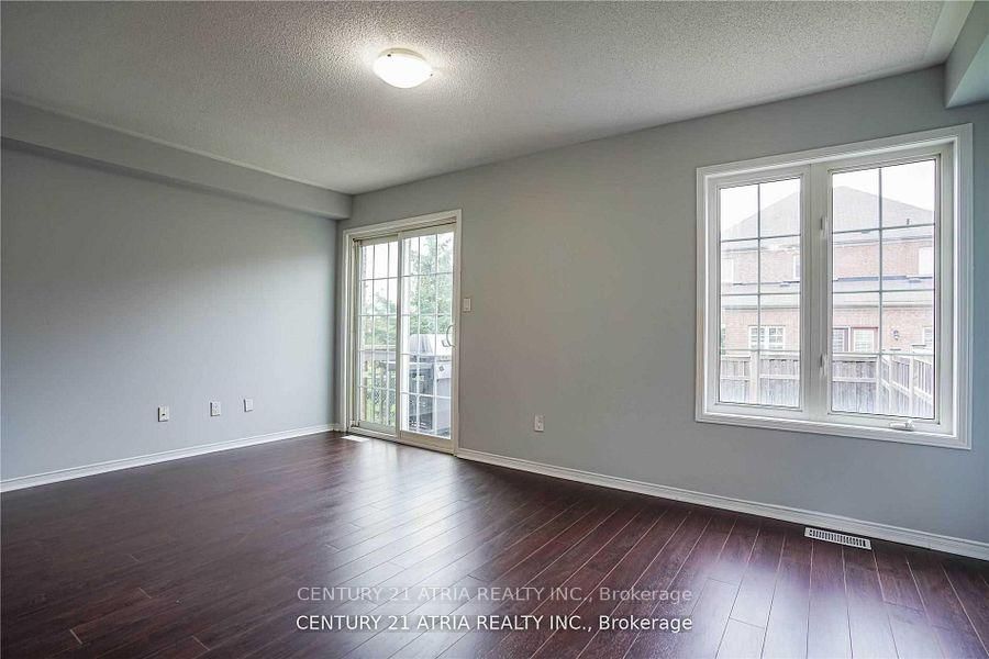 1424 Rennie Street • Oshawa, ON photo 3