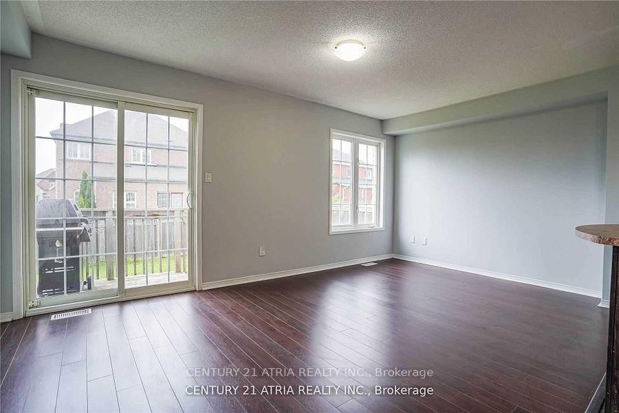 1424 Rennie Street • Oshawa, ON photo 4
