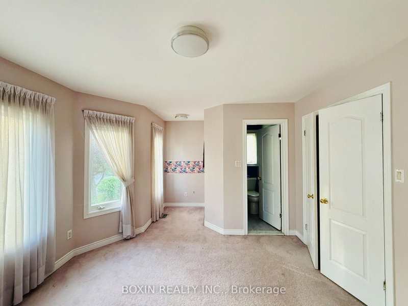 Room 1 - 1 Adirondack Gate