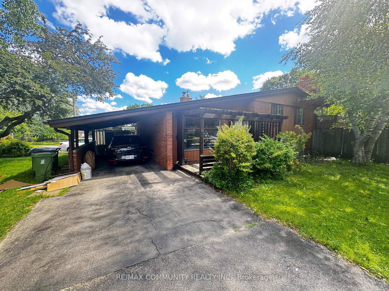 36 Benprice Court • Toronto, ON photo 3