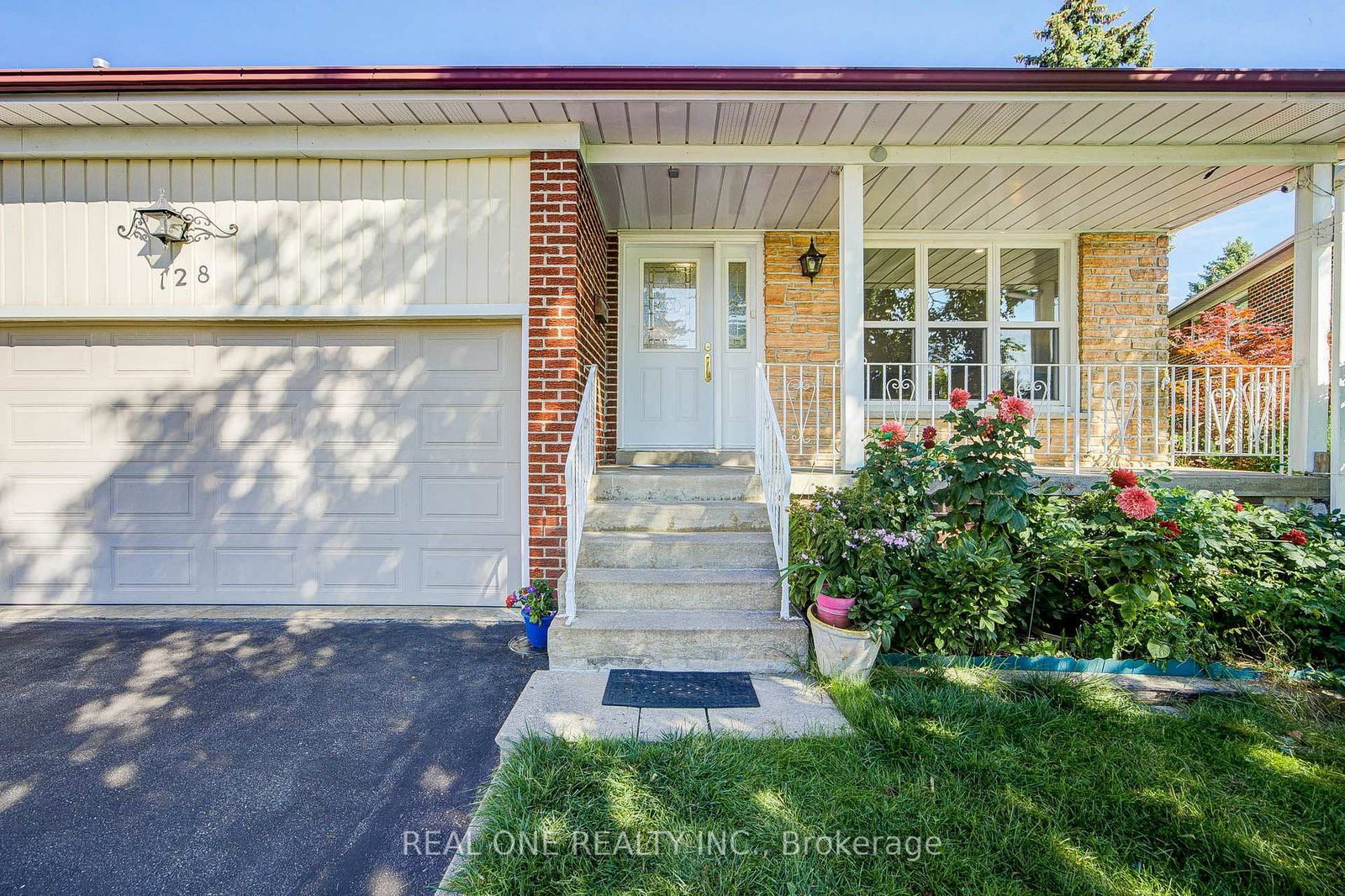 128 Briarscross Boulevard • Toronto, ON photo 2