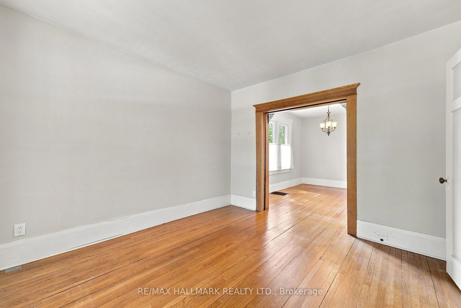 104 Chisholm Avenue • Toronto, ON photo 10