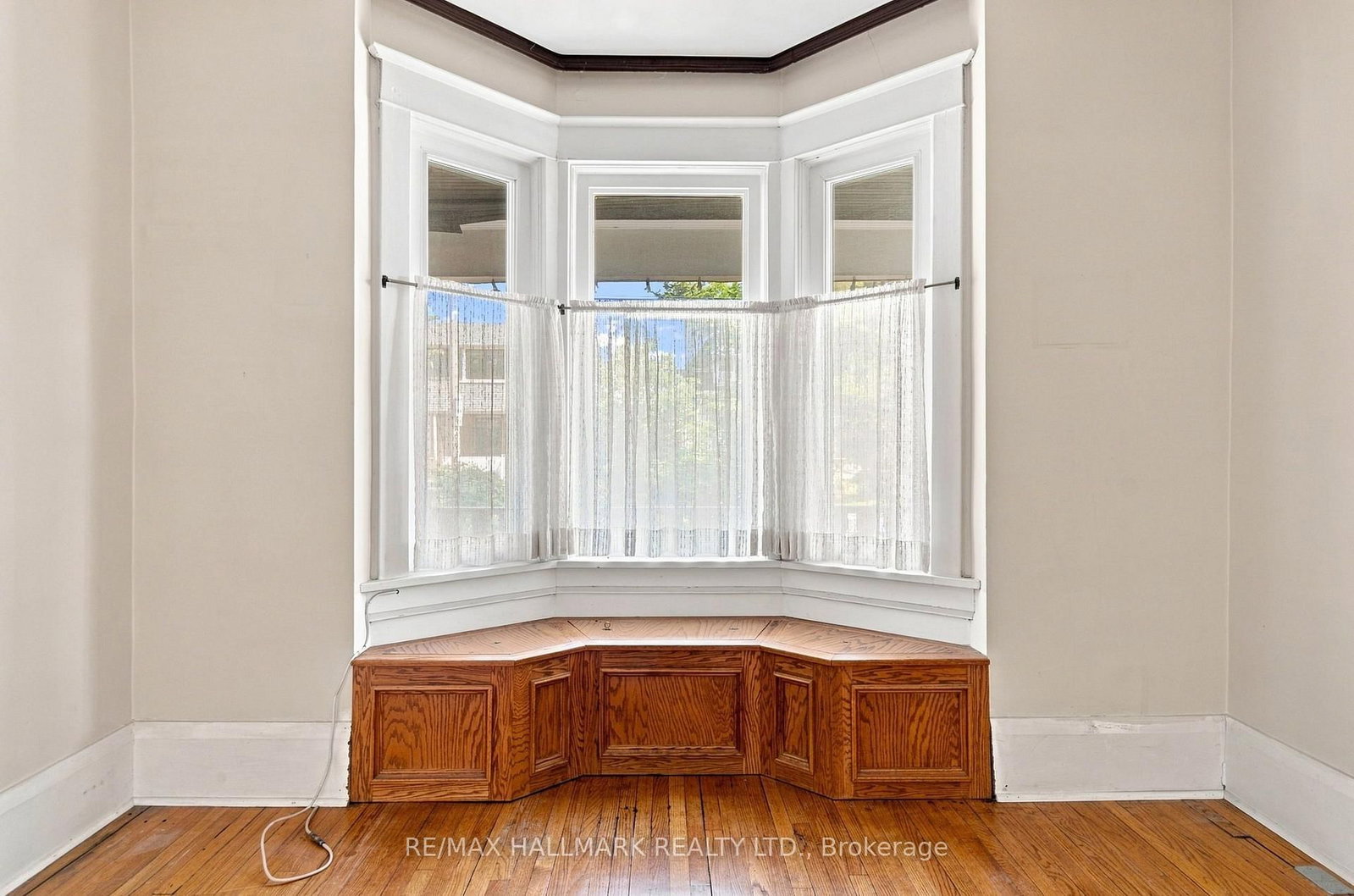 104 Chisholm Avenue • Toronto, ON photo 11