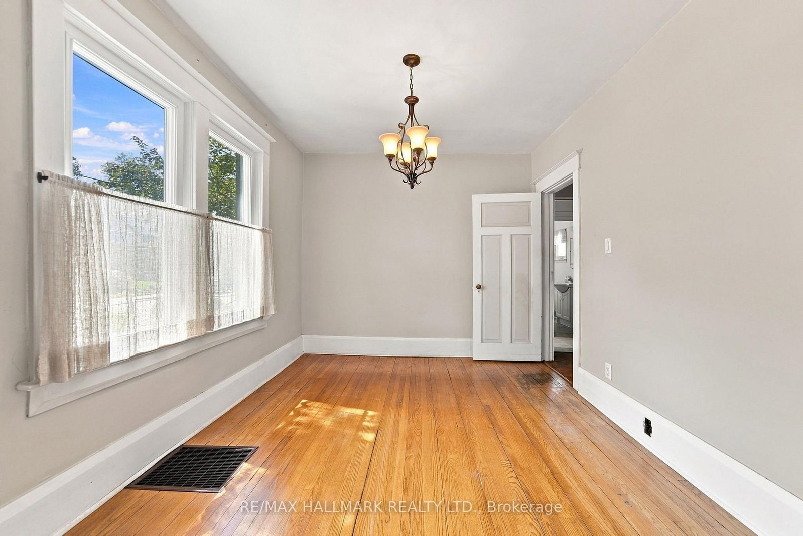 104 Chisholm Avenue • Toronto, ON photo 12