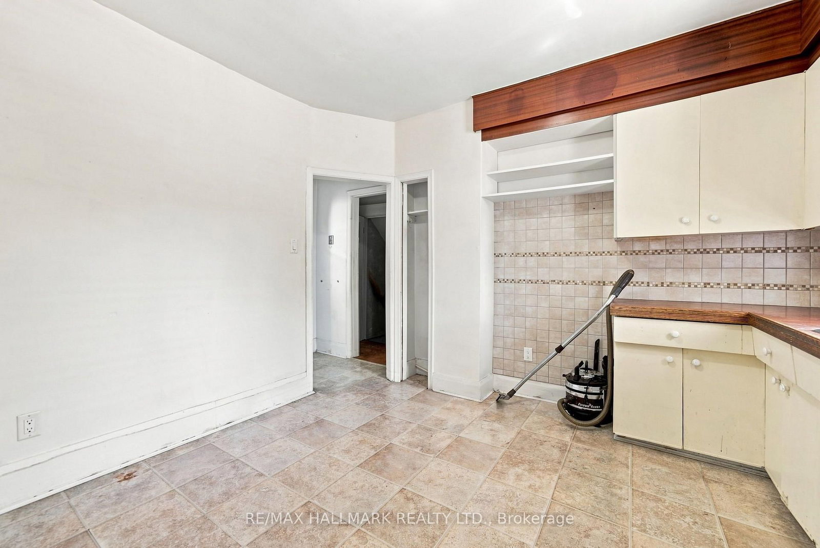 104 Chisholm Avenue • Toronto, ON photo 17