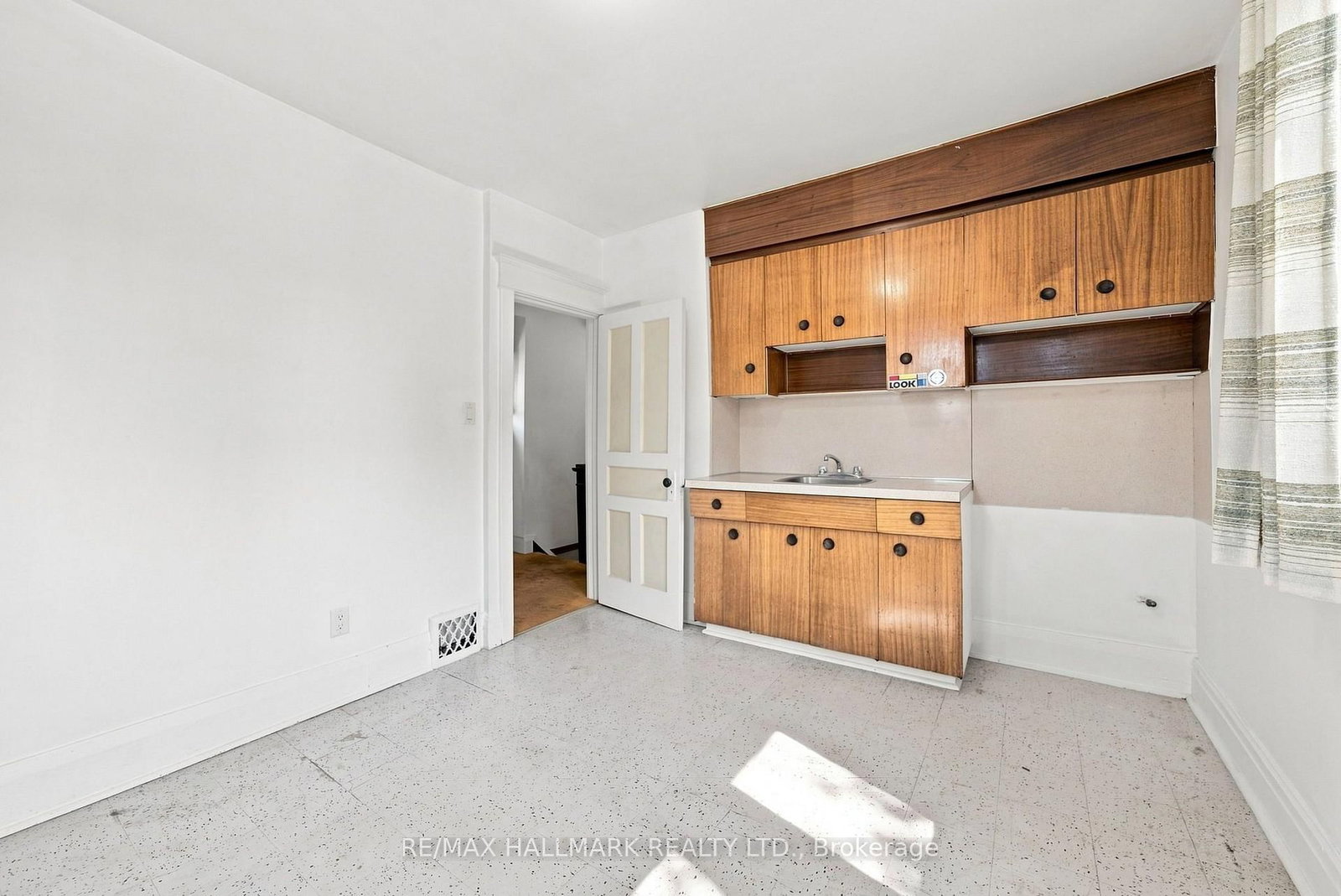 104 Chisholm Avenue • Toronto, ON photo 23