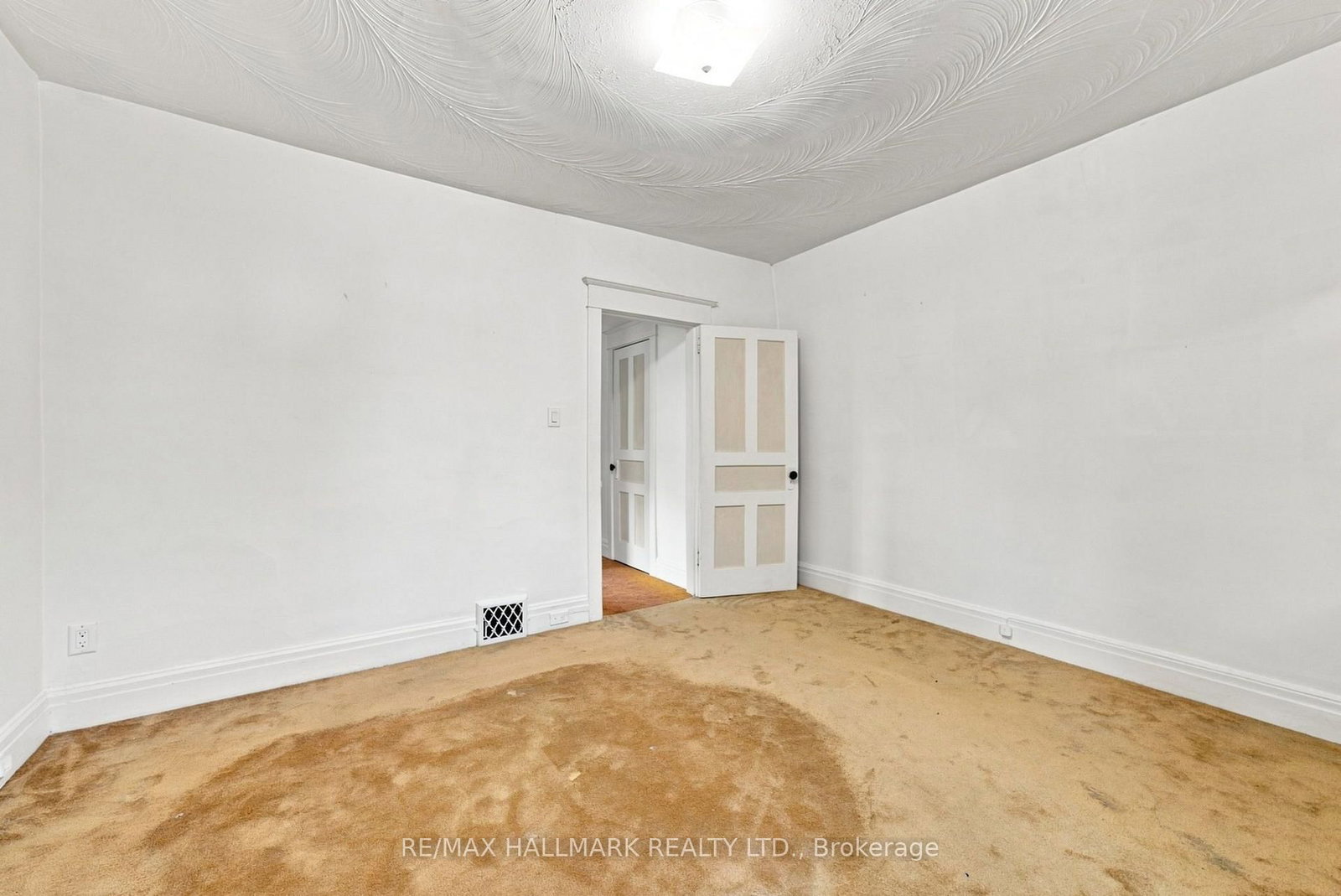 104 Chisholm Avenue • Toronto, ON photo 28