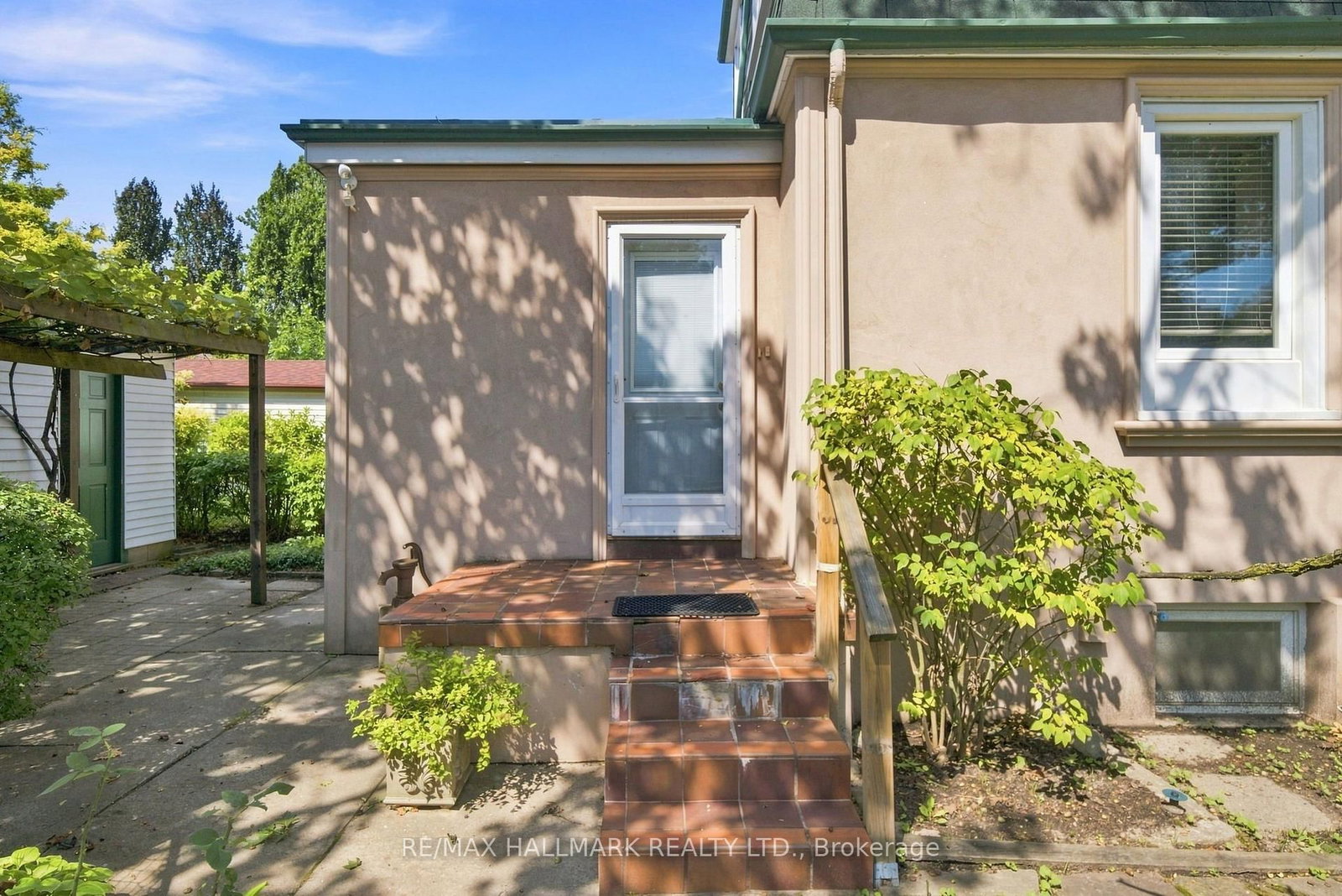 104 Chisholm Avenue • Toronto, ON photo 37