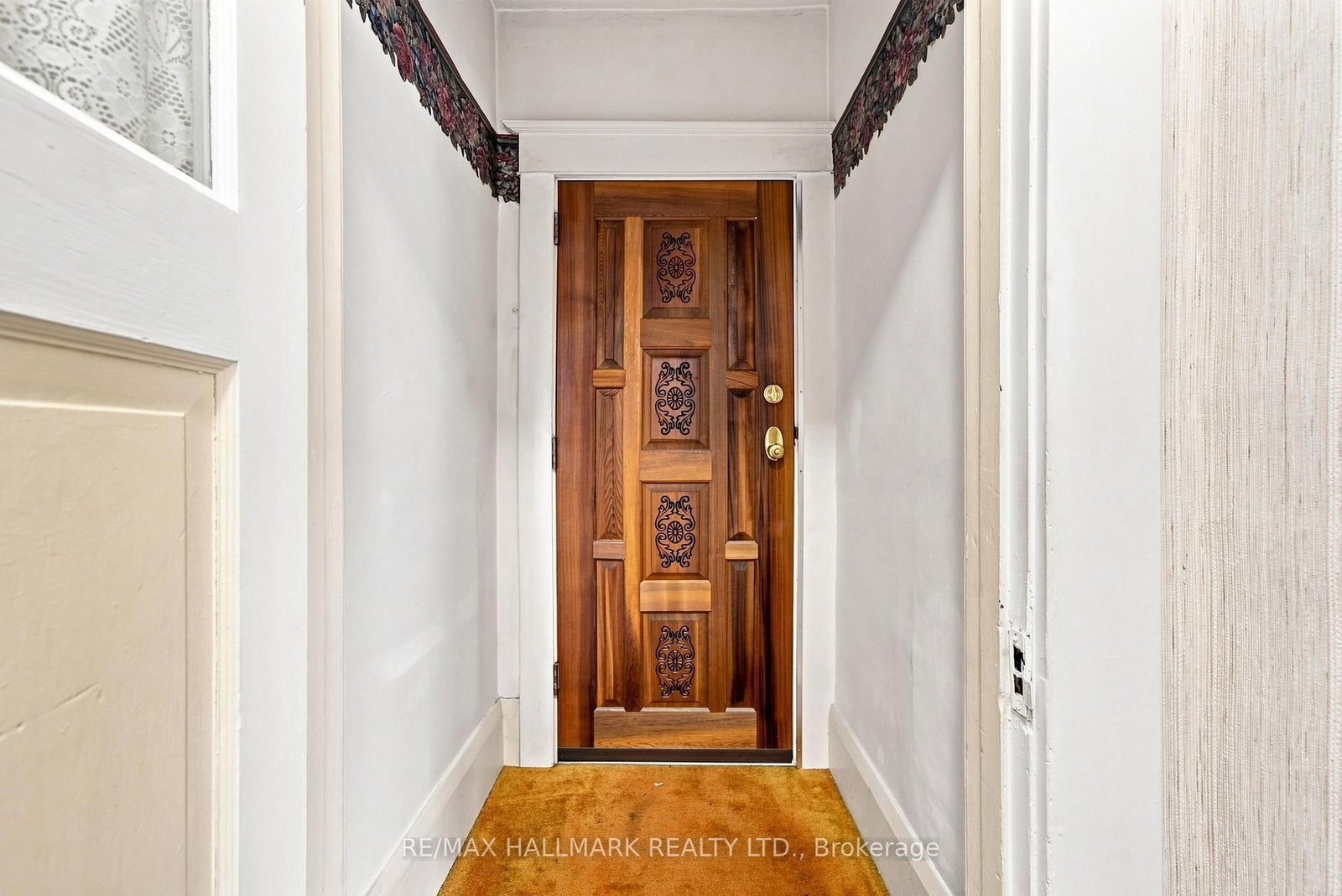 104 Chisholm Avenue • Toronto, ON photo 8