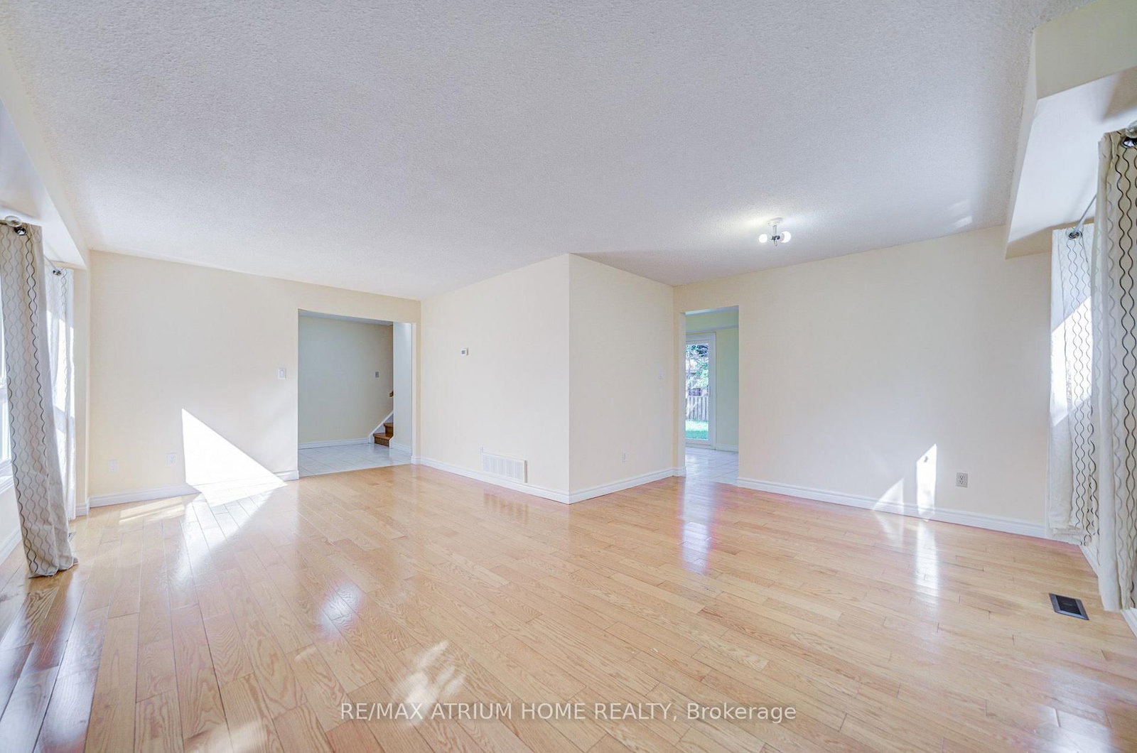 14 Copthorne Avenue • Toronto, ON photo 11