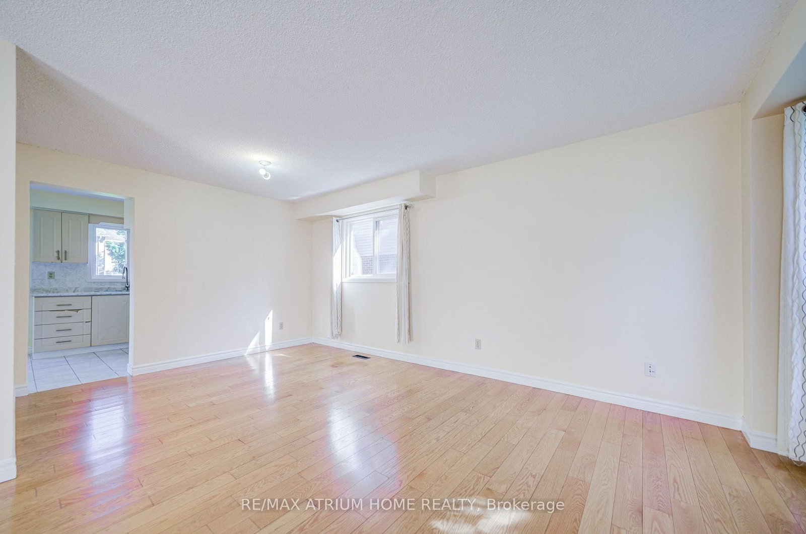 14 Copthorne Avenue • Toronto, ON photo 13