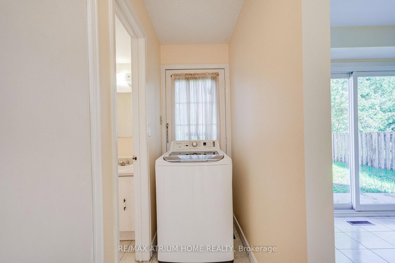 14 Copthorne Avenue • Toronto, ON photo 25