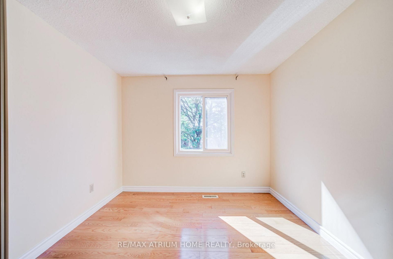 14 Copthorne Avenue • Toronto, ON photo 28