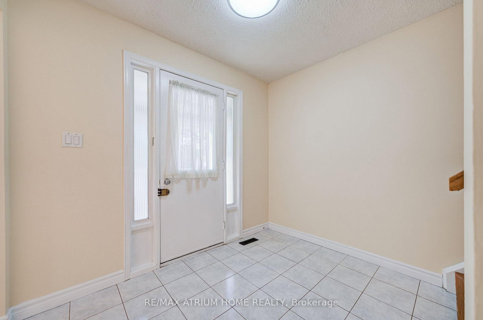 14 Copthorne Avenue • Toronto, ON photo 5