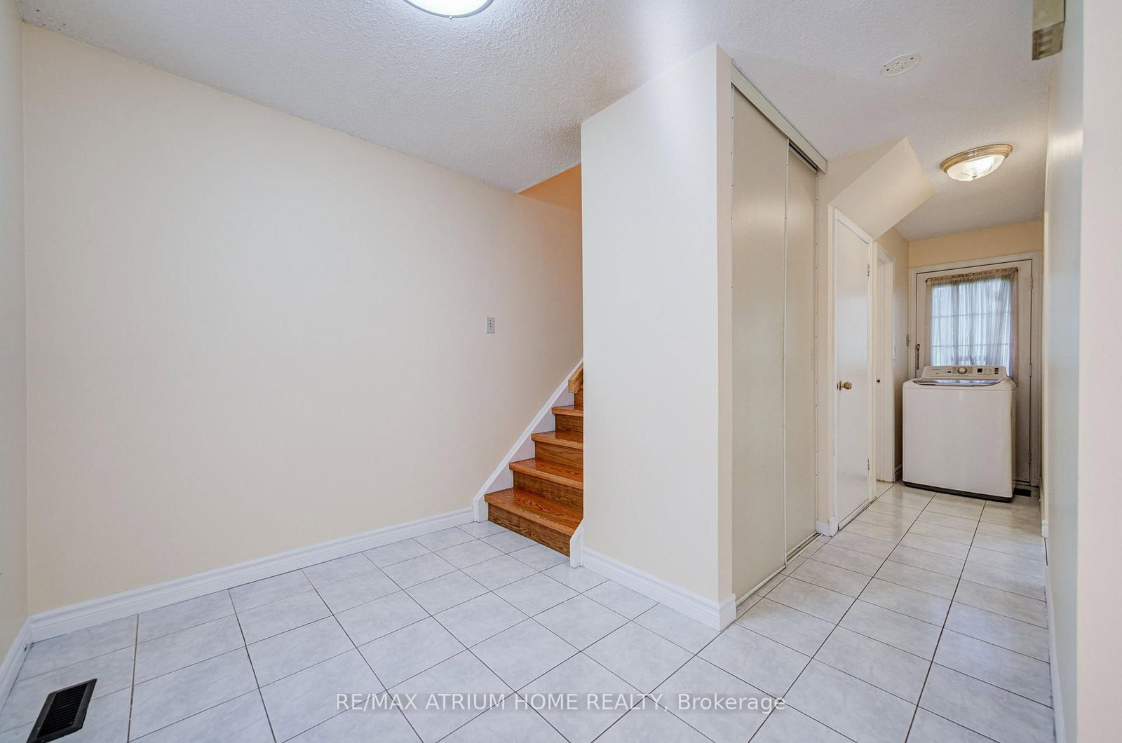 14 Copthorne Avenue • Toronto, ON photo 8