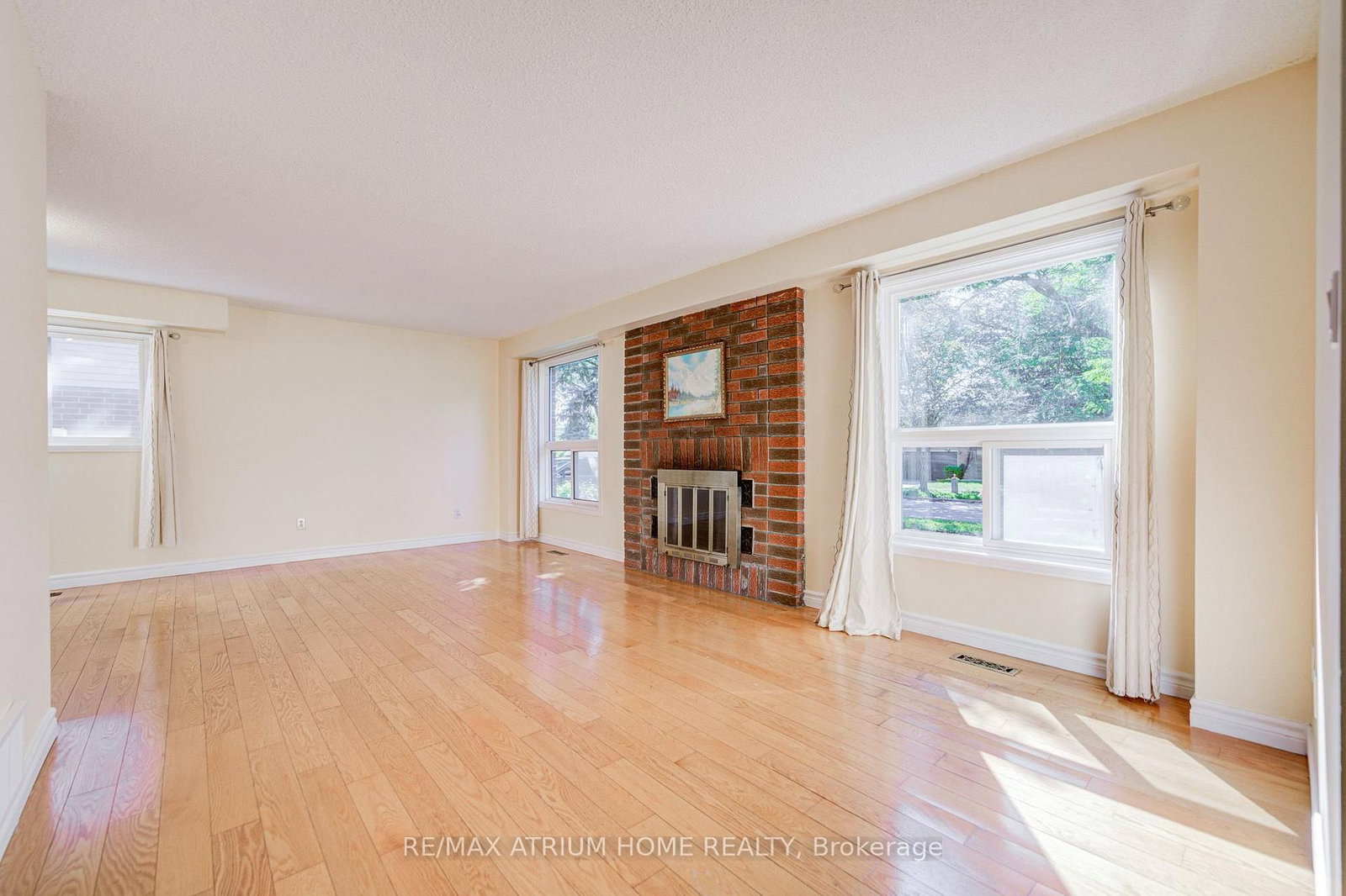 14 Copthorne Avenue • Toronto, ON photo 9