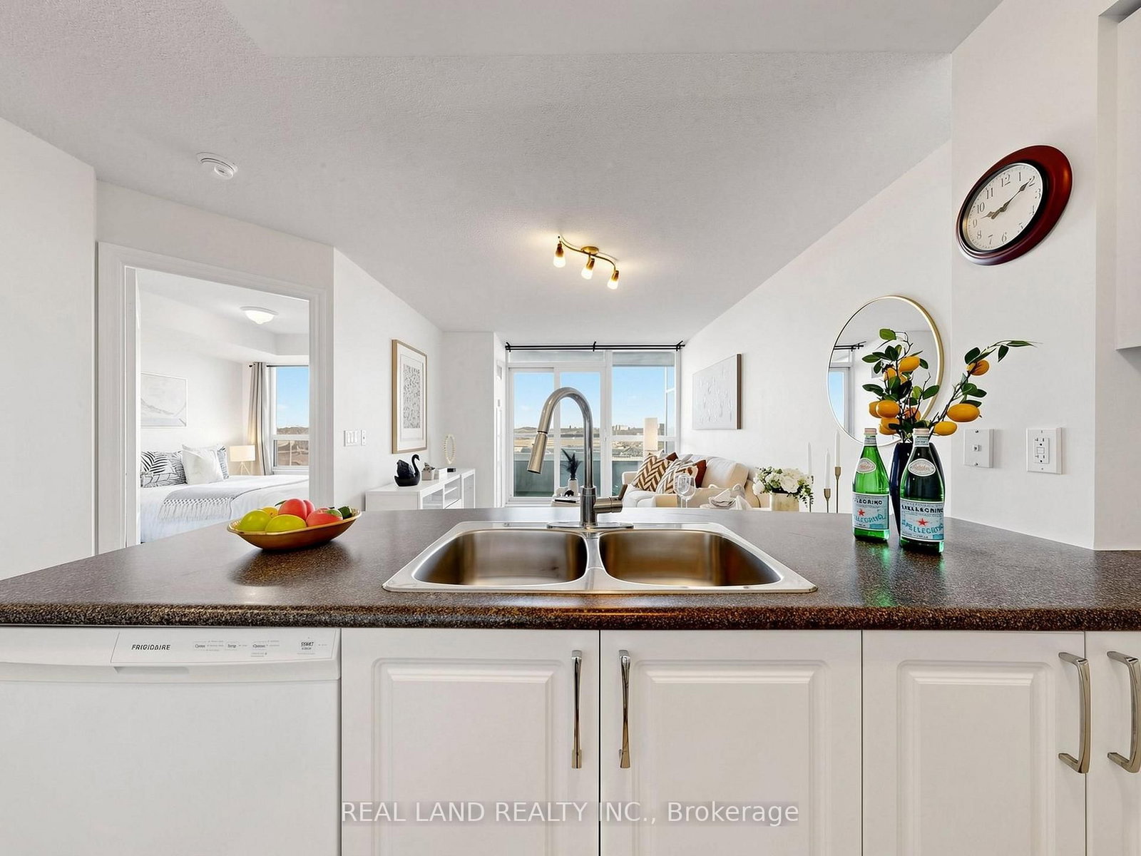 60 Brian Harrison Way • #805 • Toronto, ON photo 16