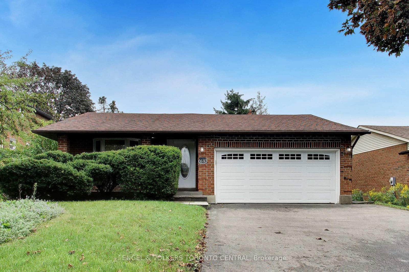 68 Hawley Crescent • Whitby, ON photo 1