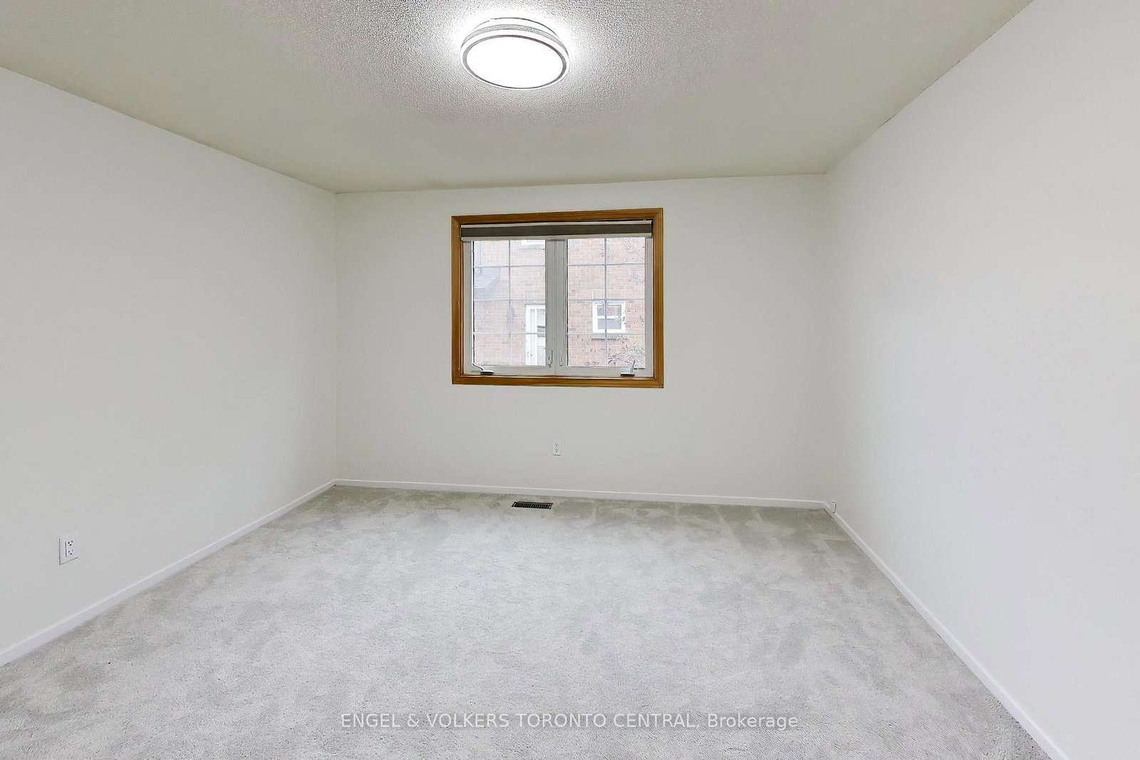 68 Hawley Crescent • Whitby, ON photo 12