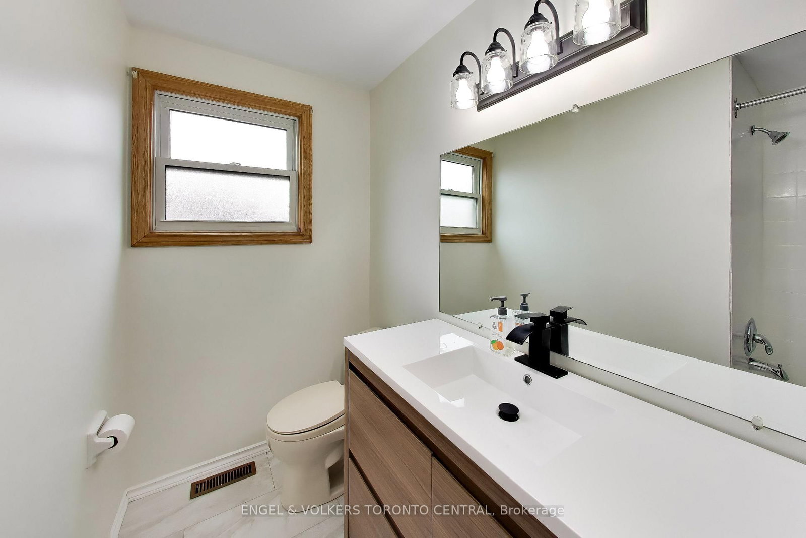 68 Hawley Crescent • Whitby, ON photo 13