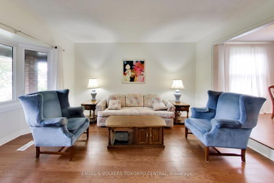68 Hawley Crescent • Whitby, ON photo 2