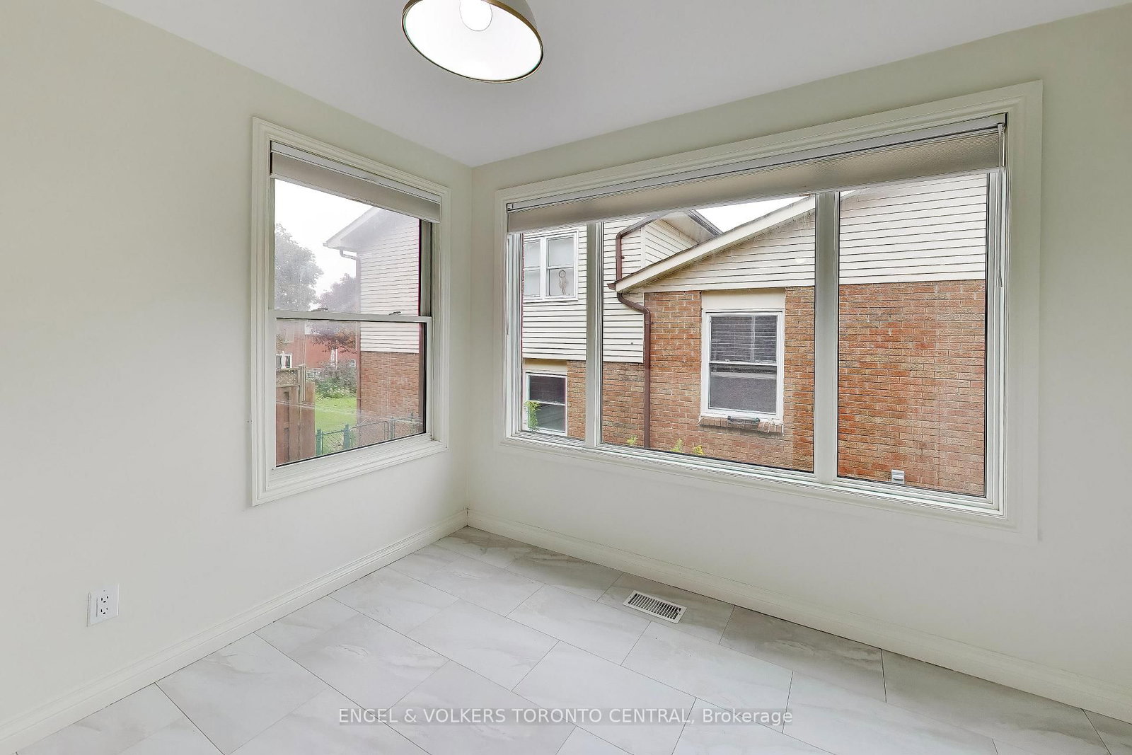 68 Hawley Crescent • Whitby, ON photo 5