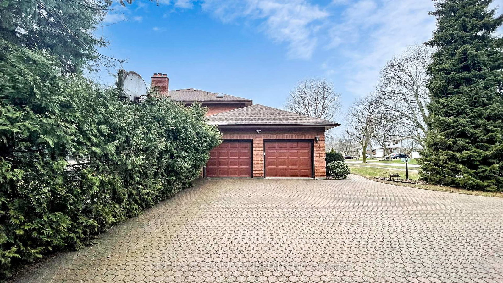 1127 Oshawa Boulevard N • Oshawa, ON photo 2