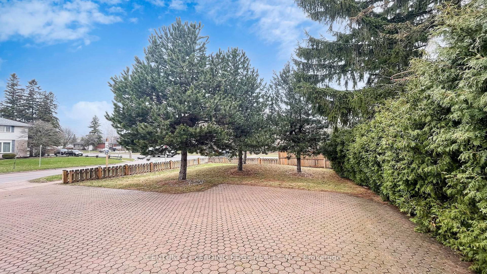 1127 Oshawa Boulevard N • Oshawa, ON photo 3