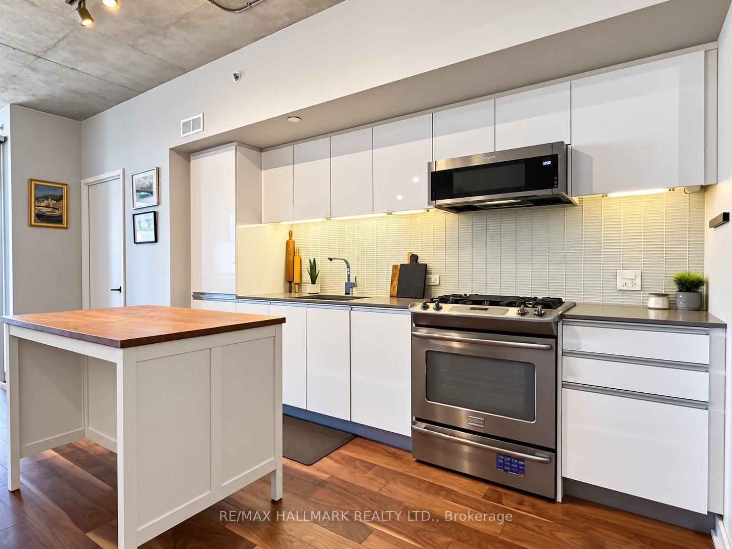1190 Dundas Street E • #219 • Toronto, ON photo 3