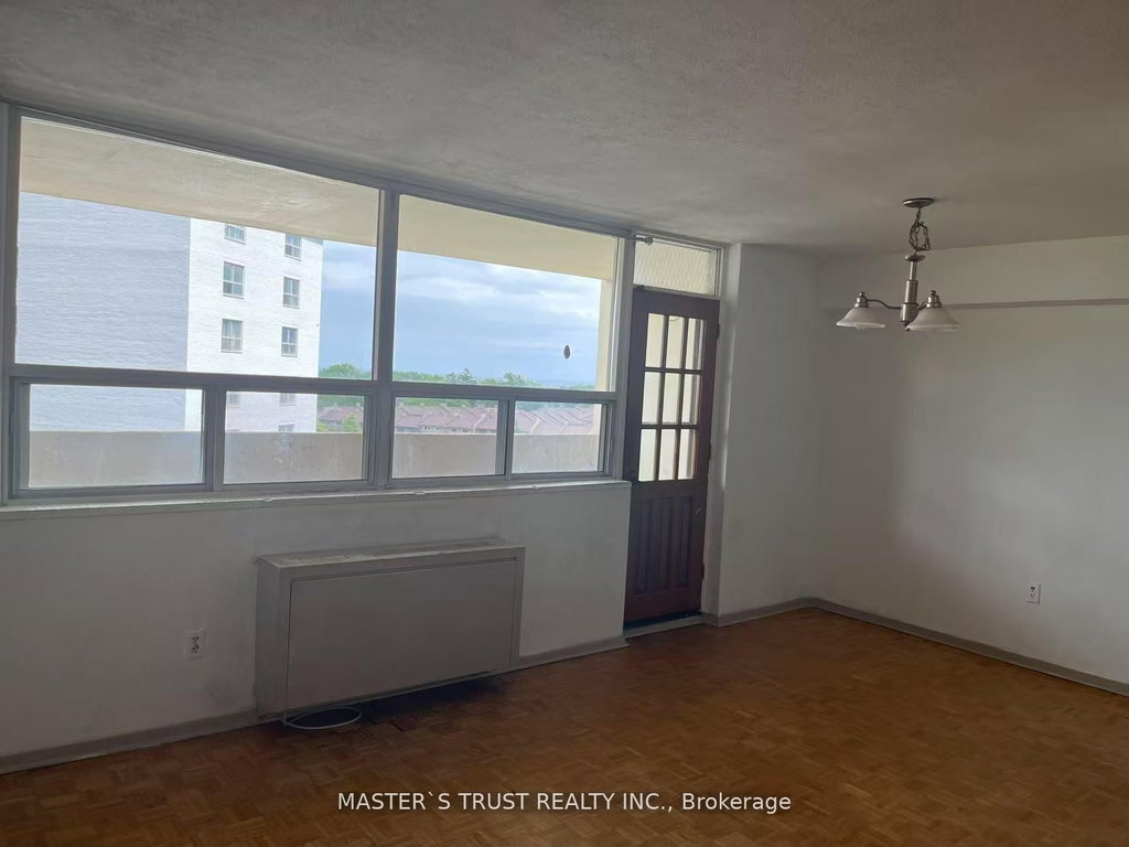 903 - 3420 Eglinton Avenue E 5