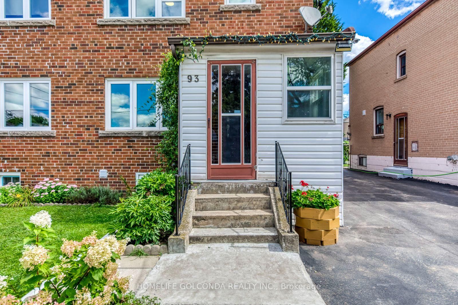 93 North Woodrow Boulevard • Toronto, ON photo 3