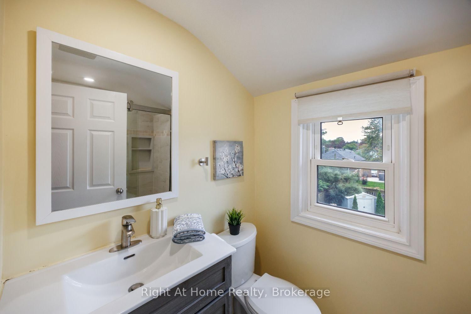 128 Lasalle Avenue • Oshawa, ON photo 26