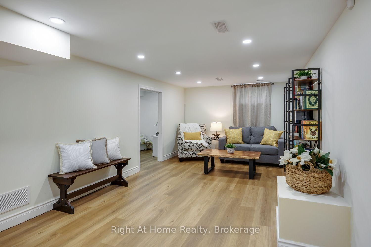 128 Lasalle Avenue • Oshawa, ON photo 35