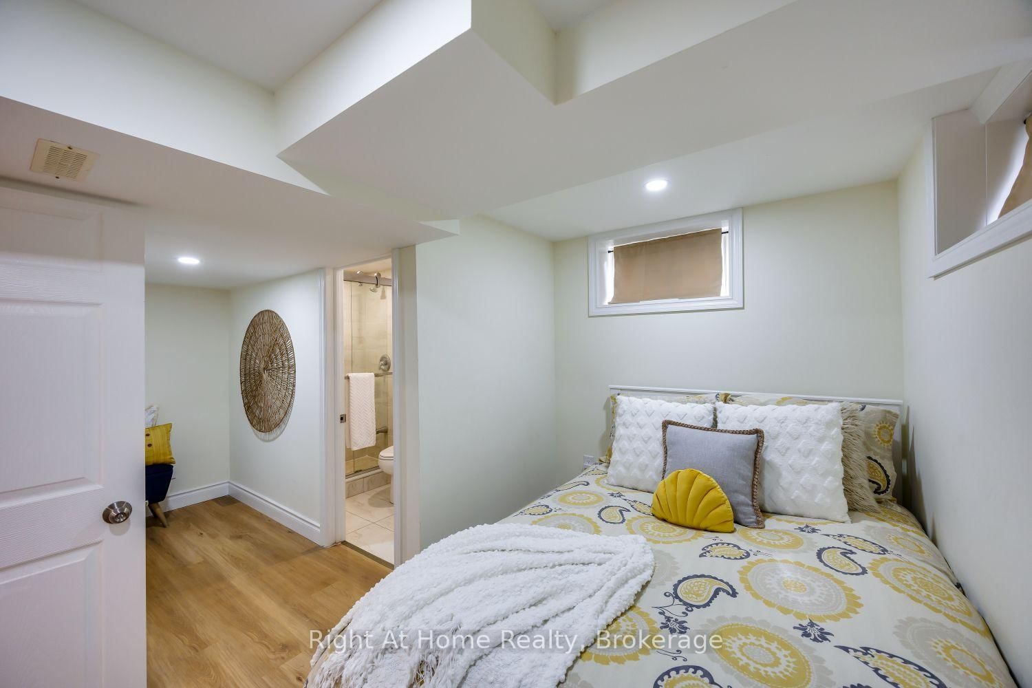 128 Lasalle Avenue • Oshawa, ON photo 39