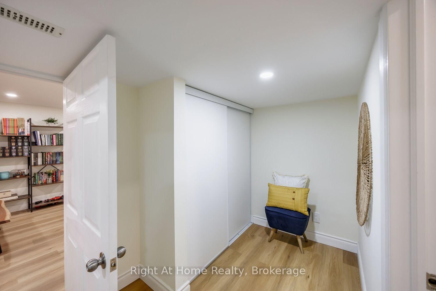 128 Lasalle Avenue • Oshawa, ON photo 40