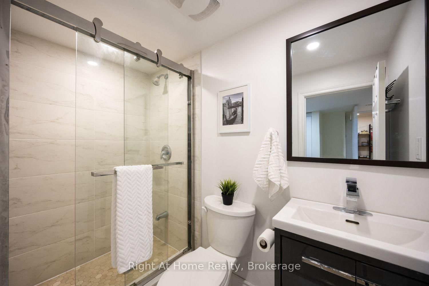 128 Lasalle Avenue • Oshawa, ON photo 41