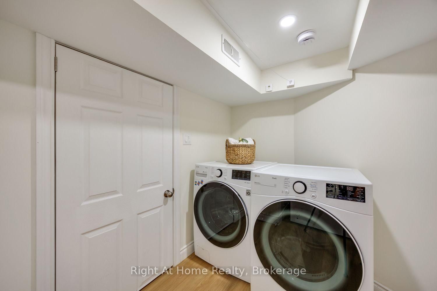 128 Lasalle Avenue • Oshawa, ON photo 42