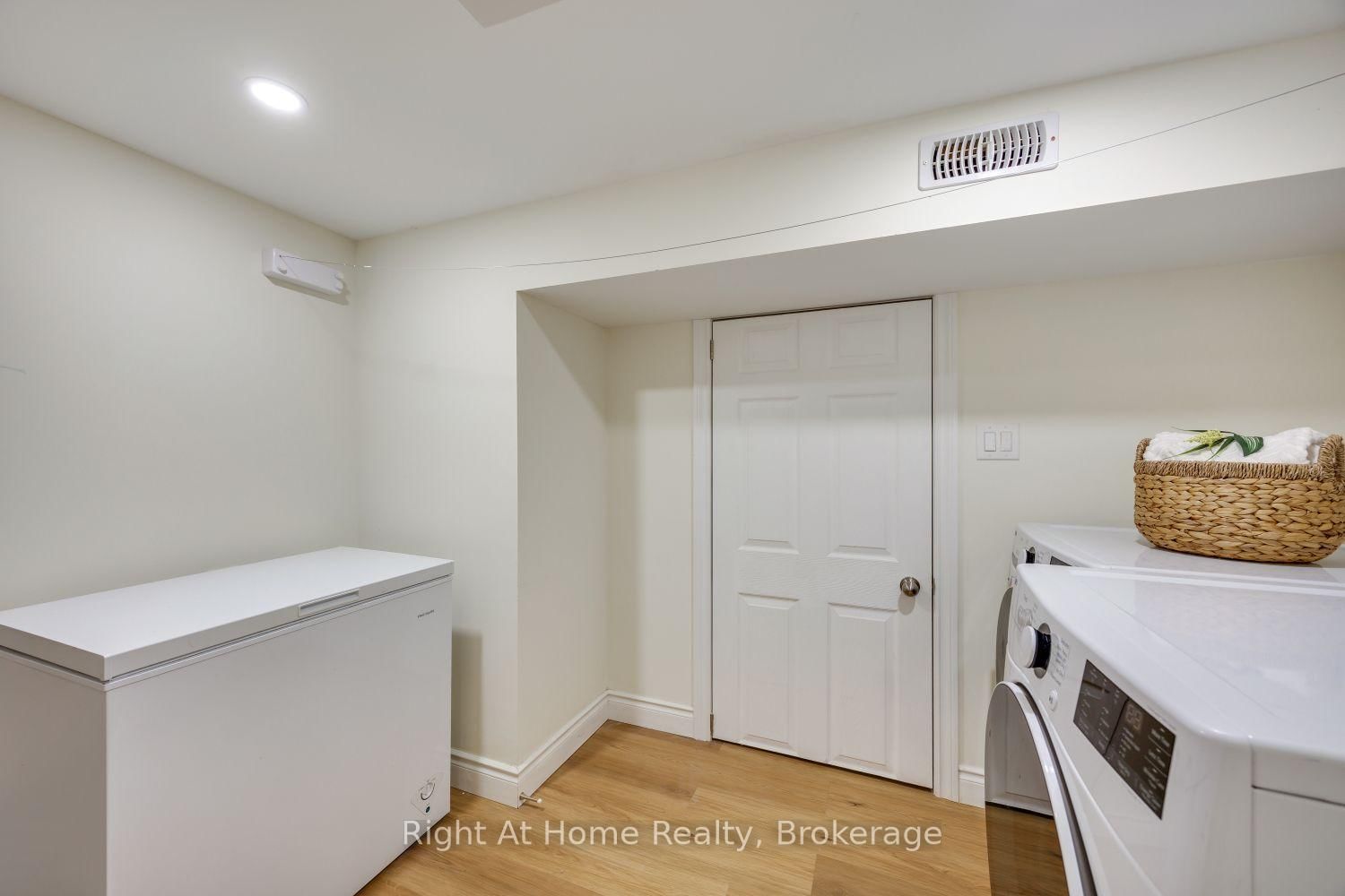 128 Lasalle Avenue • Oshawa, ON photo 43