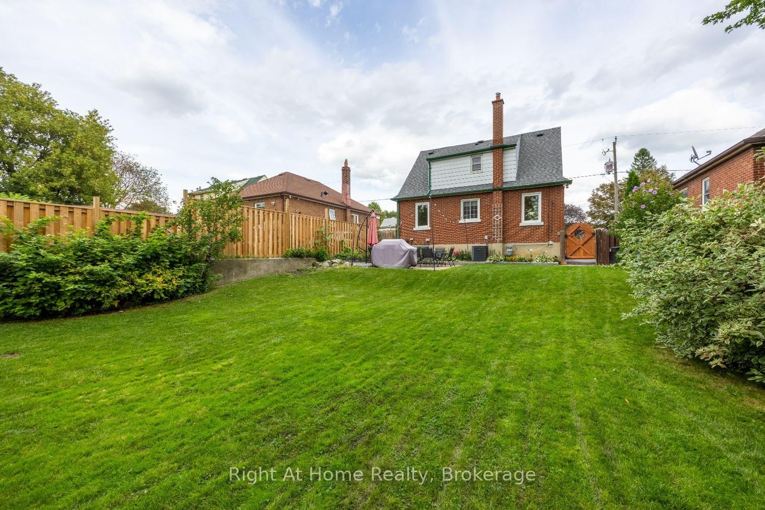 128 Lasalle Avenue • Oshawa, ON photo 45
