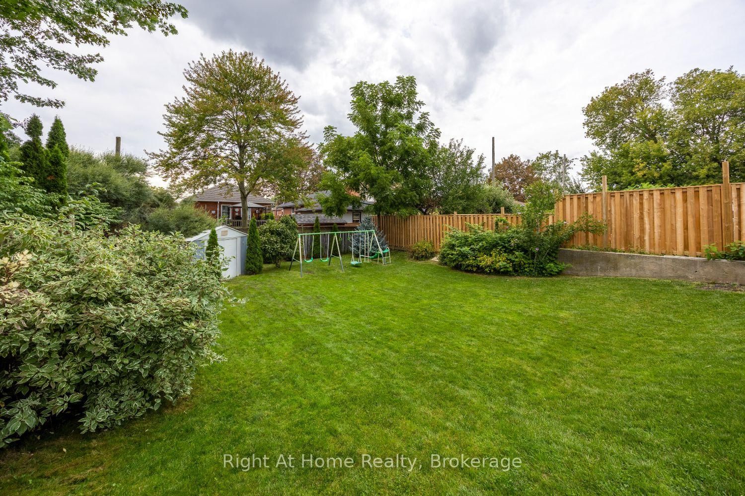 128 Lasalle Avenue • Oshawa, ON photo 47