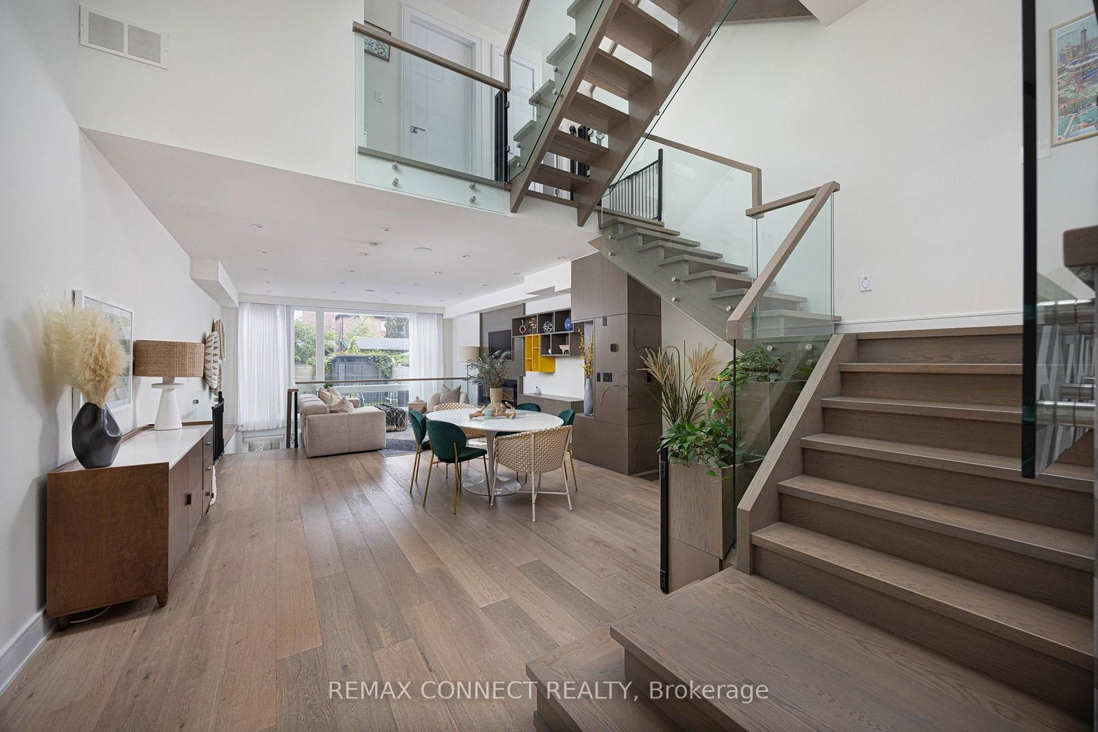 164 Aldwych Avenue • Toronto, ON photo 2
