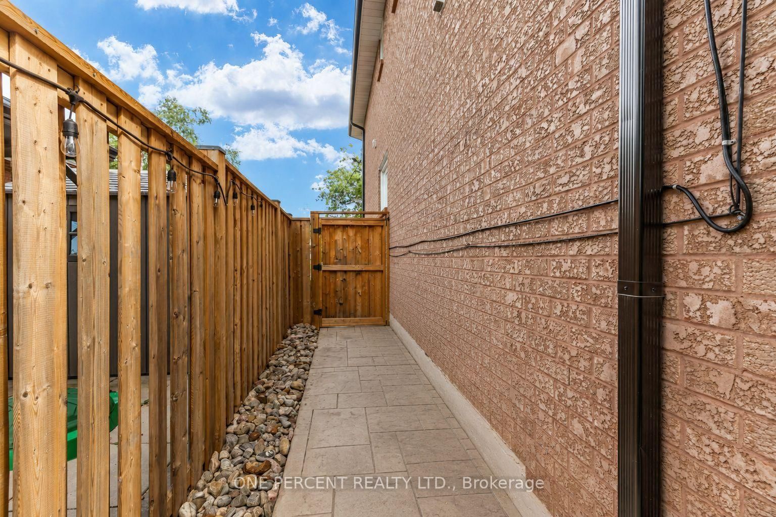 7 Mendip Crescent • Toronto, ON photo 44