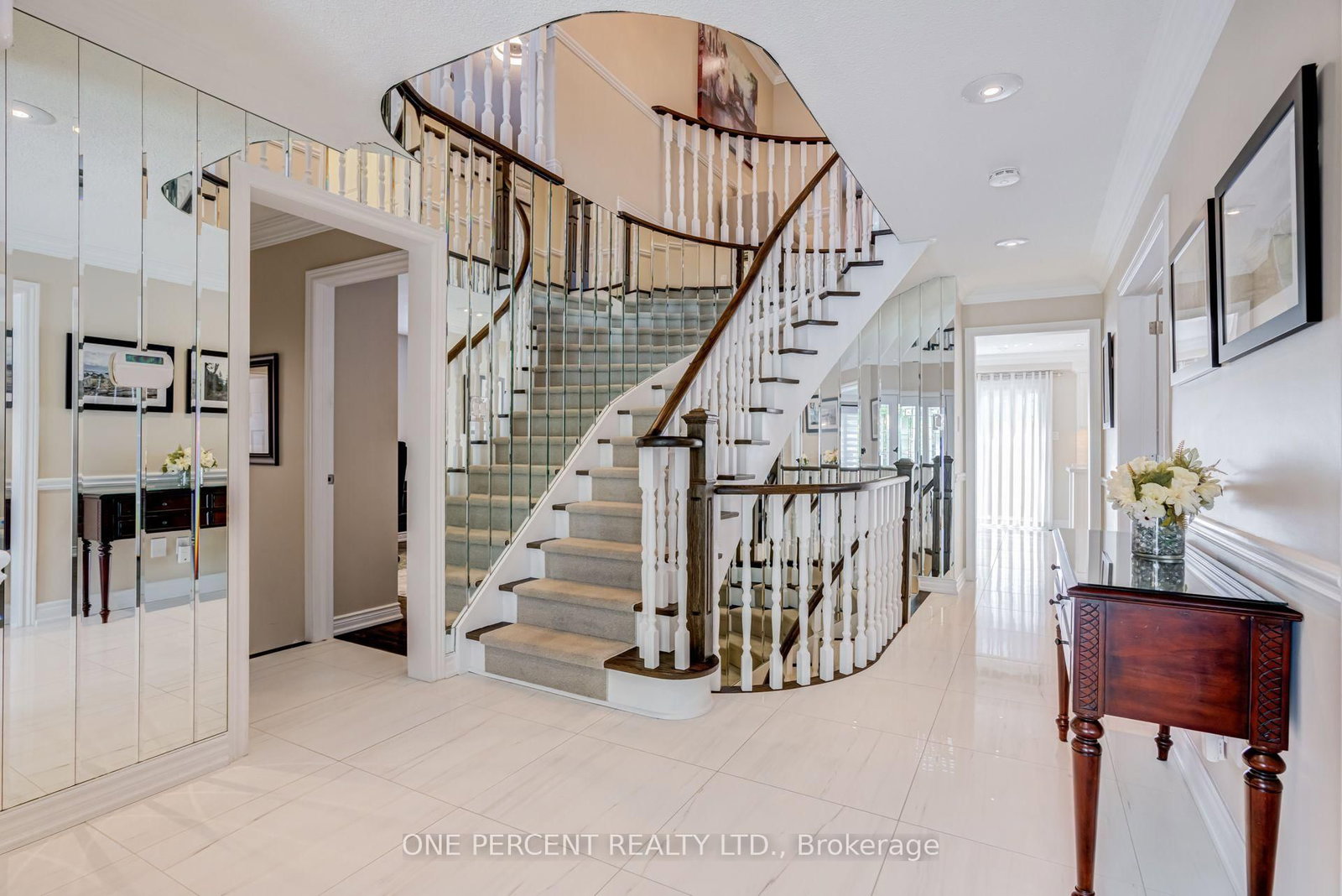 7 Mendip Crescent • Toronto, ON photo 5