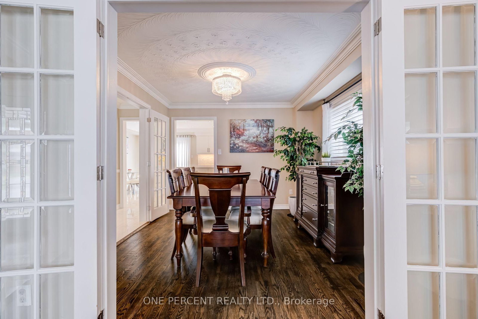 7 Mendip Crescent • Toronto, ON photo 8