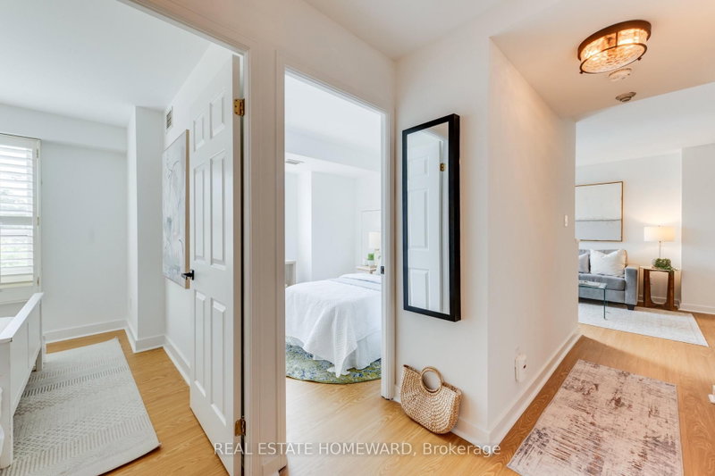 304 - 716 Kingston Road