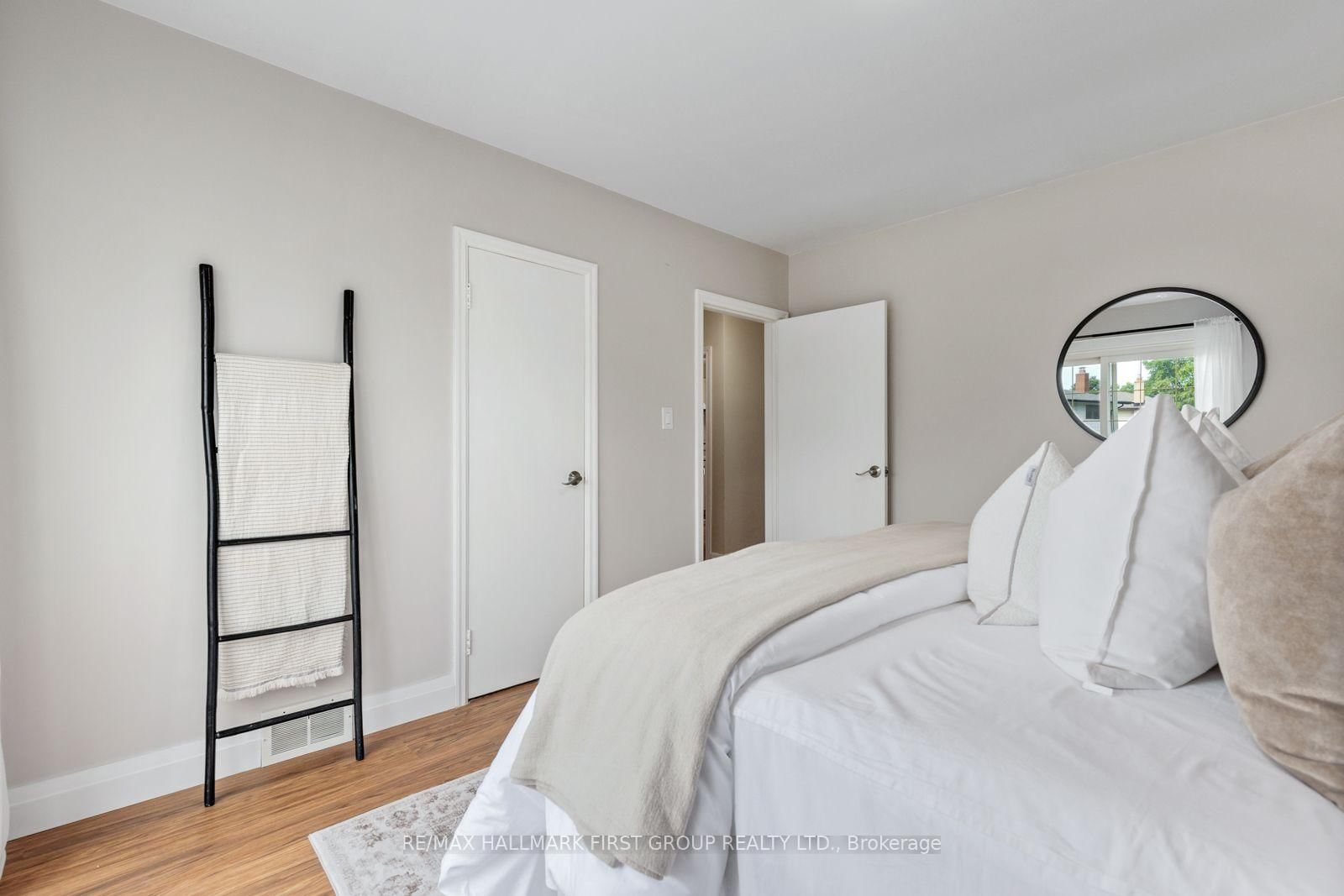 205 Farewell Street • Oshawa, ON photo 19