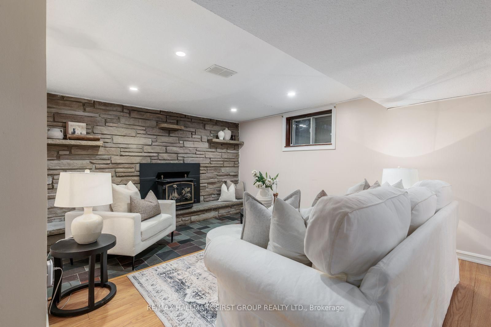 205 Farewell Street • Oshawa, ON photo 24