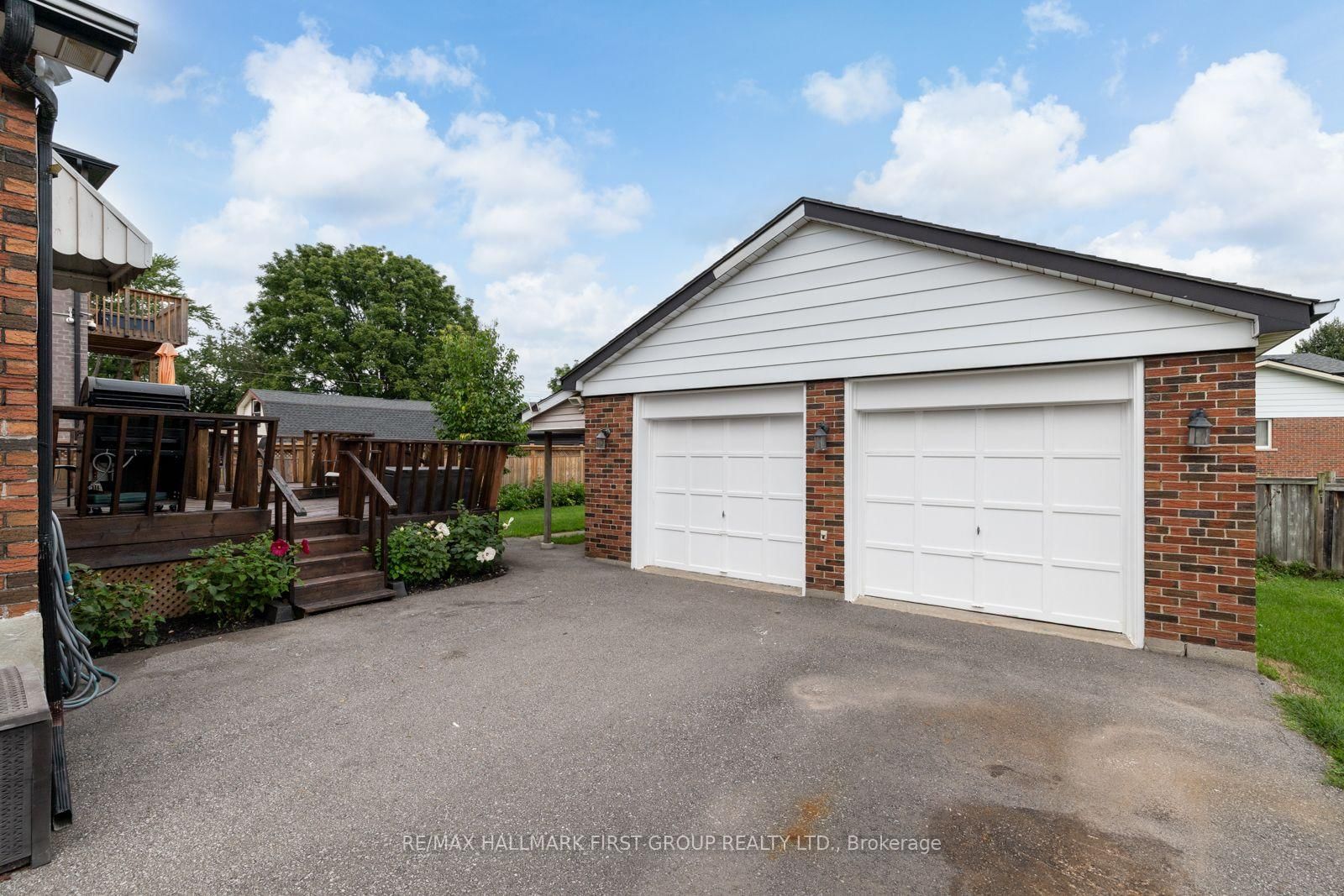 205 Farewell Street • Oshawa, ON photo 37