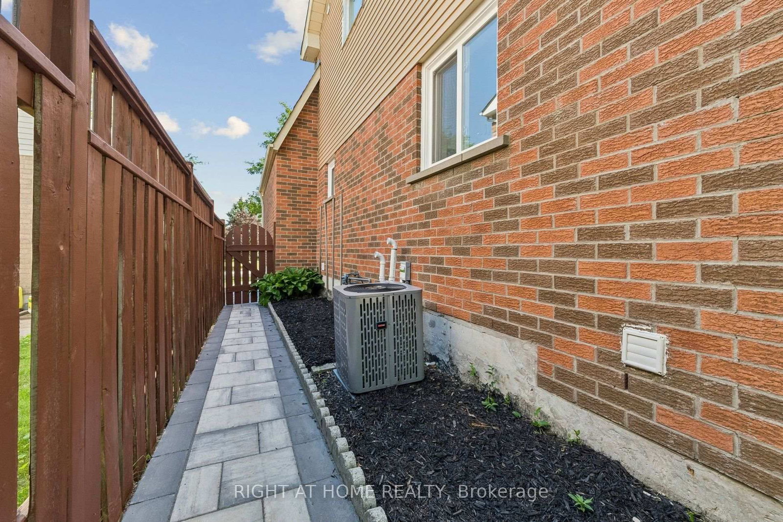 16 Ian Fleming Crescent • Whitby, ON photo 24